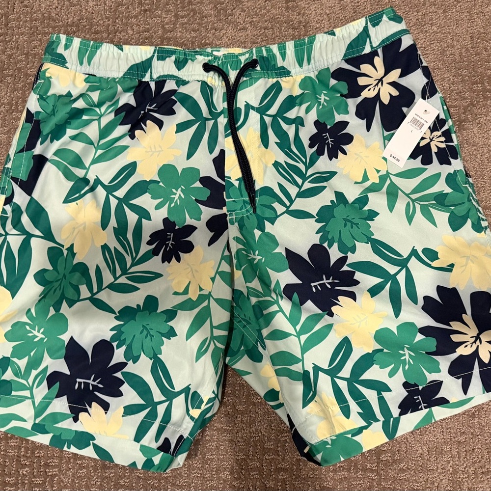 NWT Gap Pool Shorts Mens Size Large, Green and Yellow Tropical